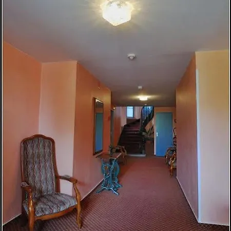 Montfort Hotell 2*