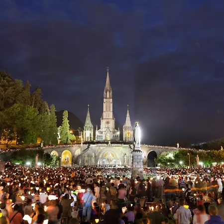 ホテル Montfort 2*