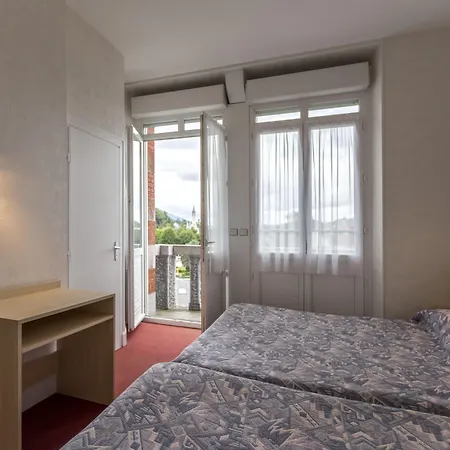 Montfort Hotel 2*