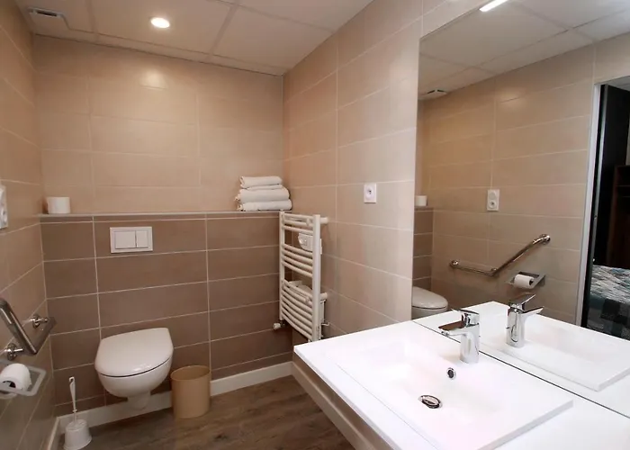 ホテル Montfort 2*