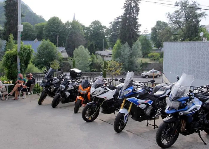 ホテル Montfort 2*