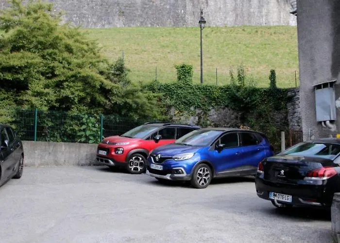 Montfort ホテル 2*