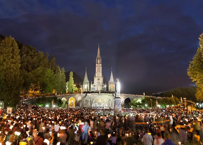 ホテル Montfort 2*