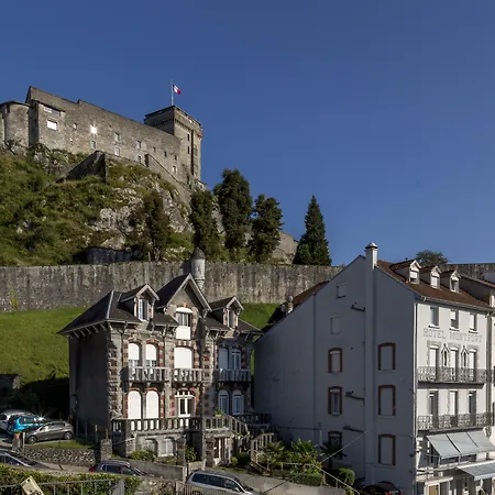 Отель Montfort 2*