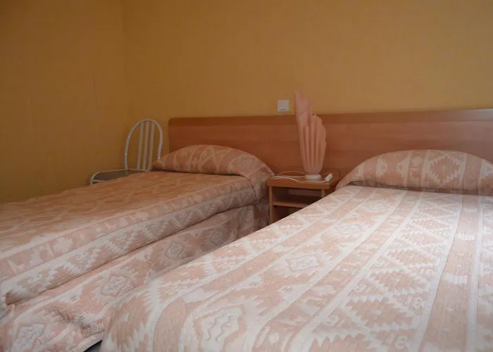 Отель Montfort 2*