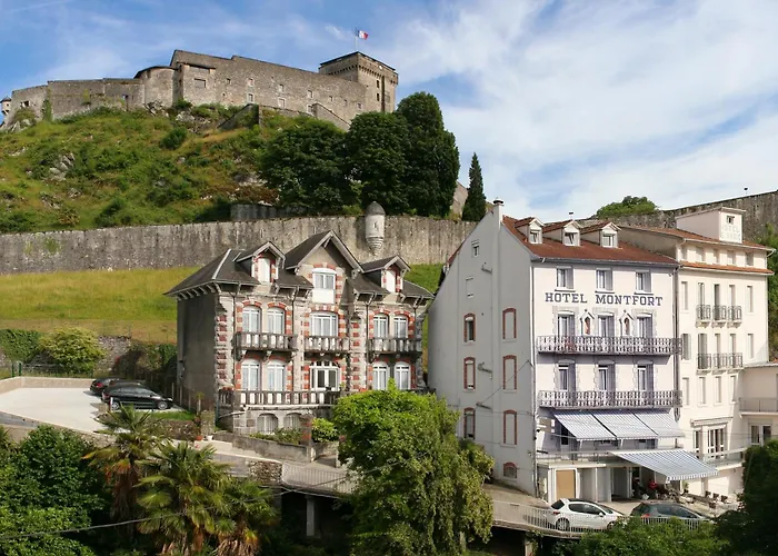 Отель Montfort 2*