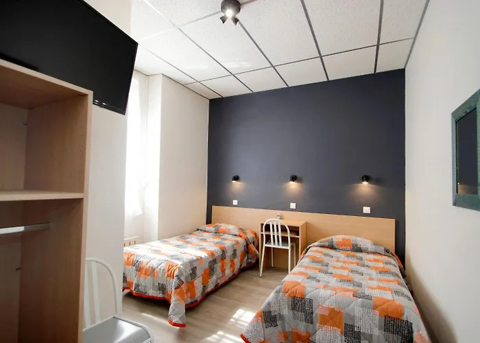 Отель Montfort 2*