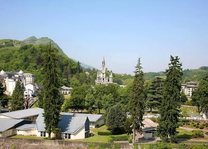 Montfort Отель 2*