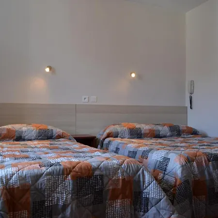 Montfort 2* Λούρδη