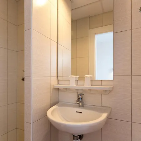 Montfort 2* Λούρδη