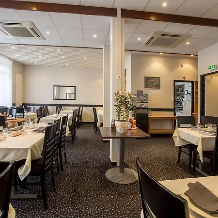 Ξενοδοχείο Montfort 2*