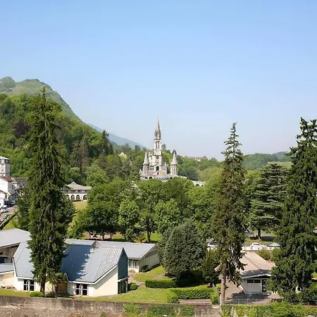 Montfort Ξενοδοχείο 2*