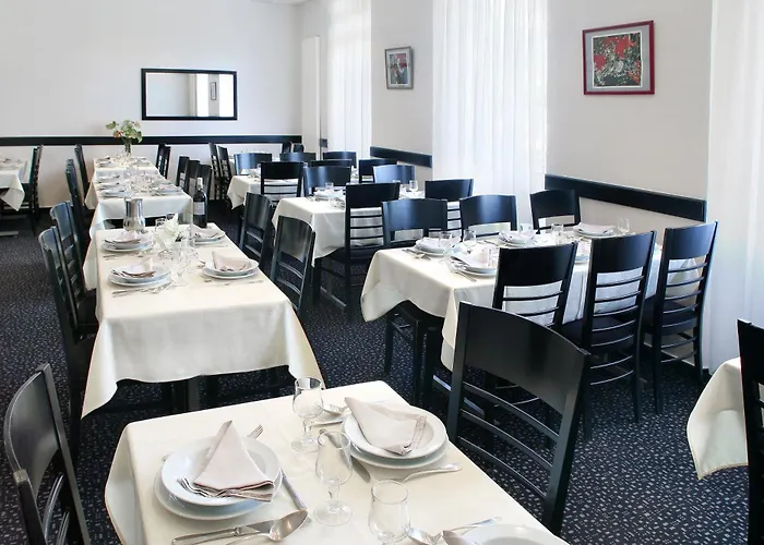 Ξενοδοχείο Montfort 2*