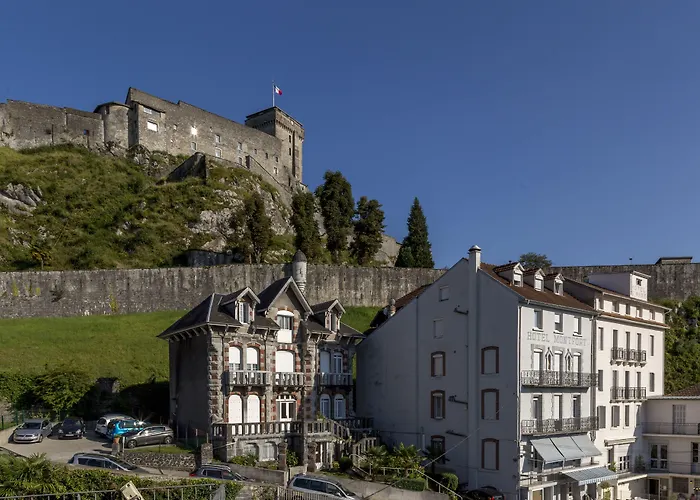 Ξενοδοχείο Montfort 2*